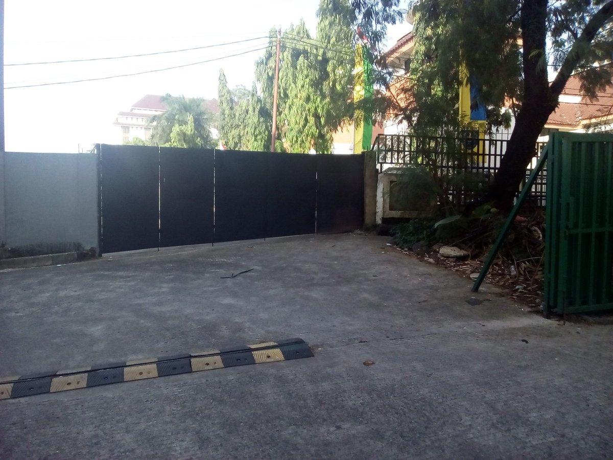 kngdadang's tweet photo. mohon izin pintu masuk dkt ITC di buka.setiap pagi jam.07.00wib agar ASN @pemkotdepok yg dr stasiun bisa masuk. @PolPPDepok @IdrisAShomad https://t.co/xk4b7nmKup