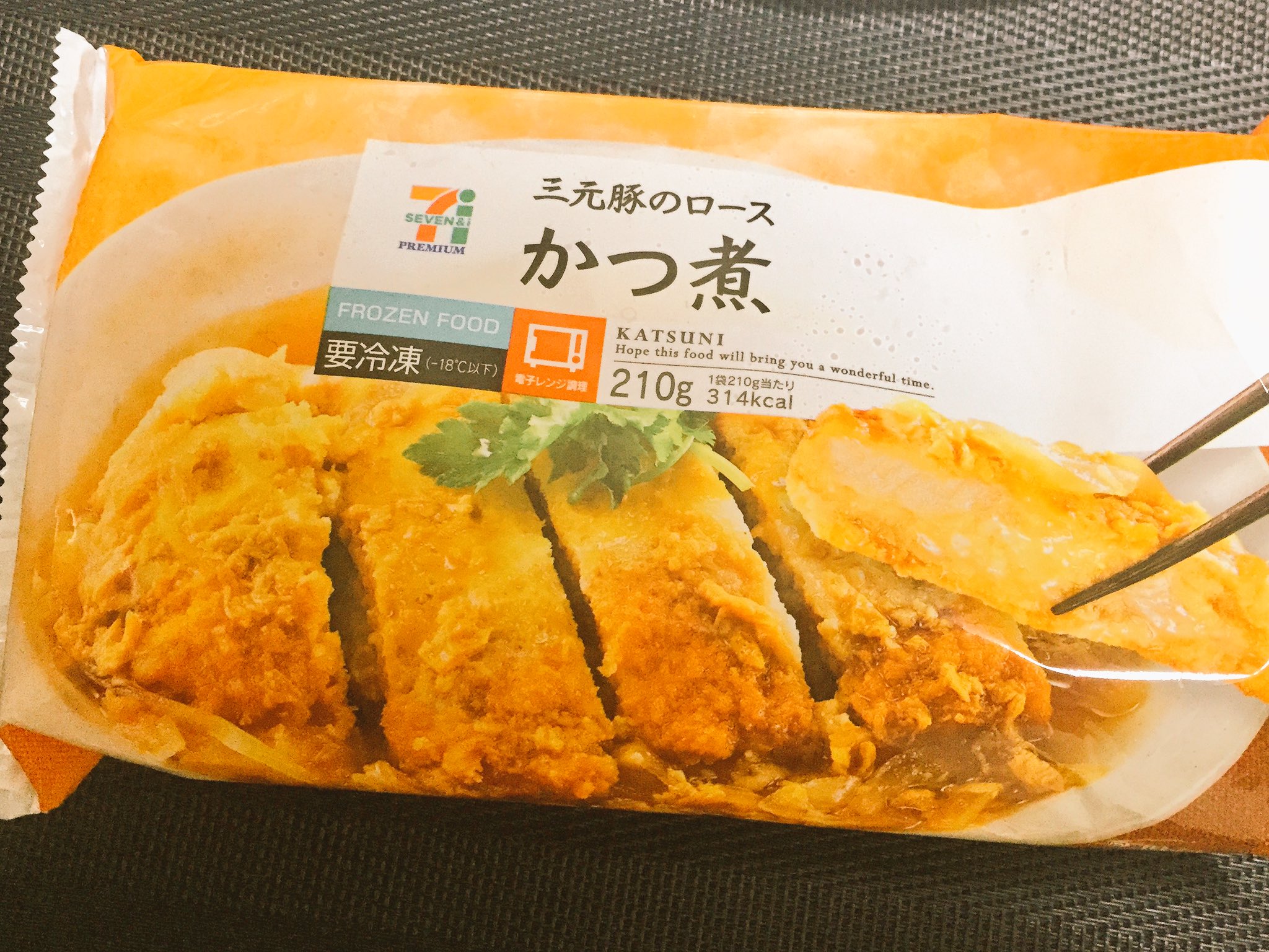 ディスク百合おん セブンのかつ煮400円とレトルトカレー100円と冷凍ご飯で某有名立ち食いソバのカレーかつ丼を再現しましたが かつ煮のポテンシャルが高すぎて本家を超える美味さになってしまいました ただ値段も超えました コンビニかけ合わせグルメ