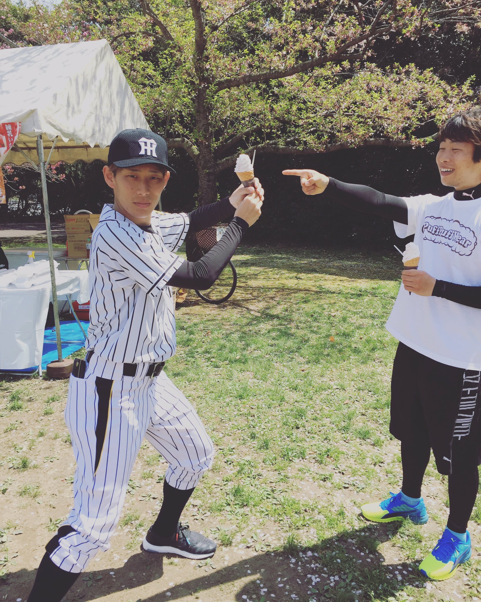 丸山 和幸 Auf Twitter 次は京セラドームで 笑 Rt Issypan2 ソフトクリームを持つ阪神タイガース 7番 糸井嘉男選手 ソフトクリームはこう持ちます バッティングフォーム 糸井嘉男 選手 小糸井嘉男 阪神タイガース 挑む T Co Dpheujqdoh Twitter