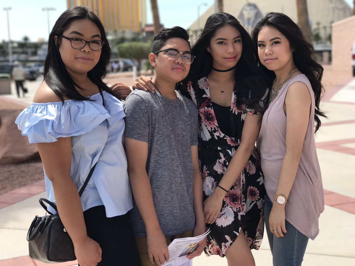 Kaypalaca's tweet photo. Happy Easter 💕 #iphone7quality👍🏻 https://t.co/yiLvFsUhNA