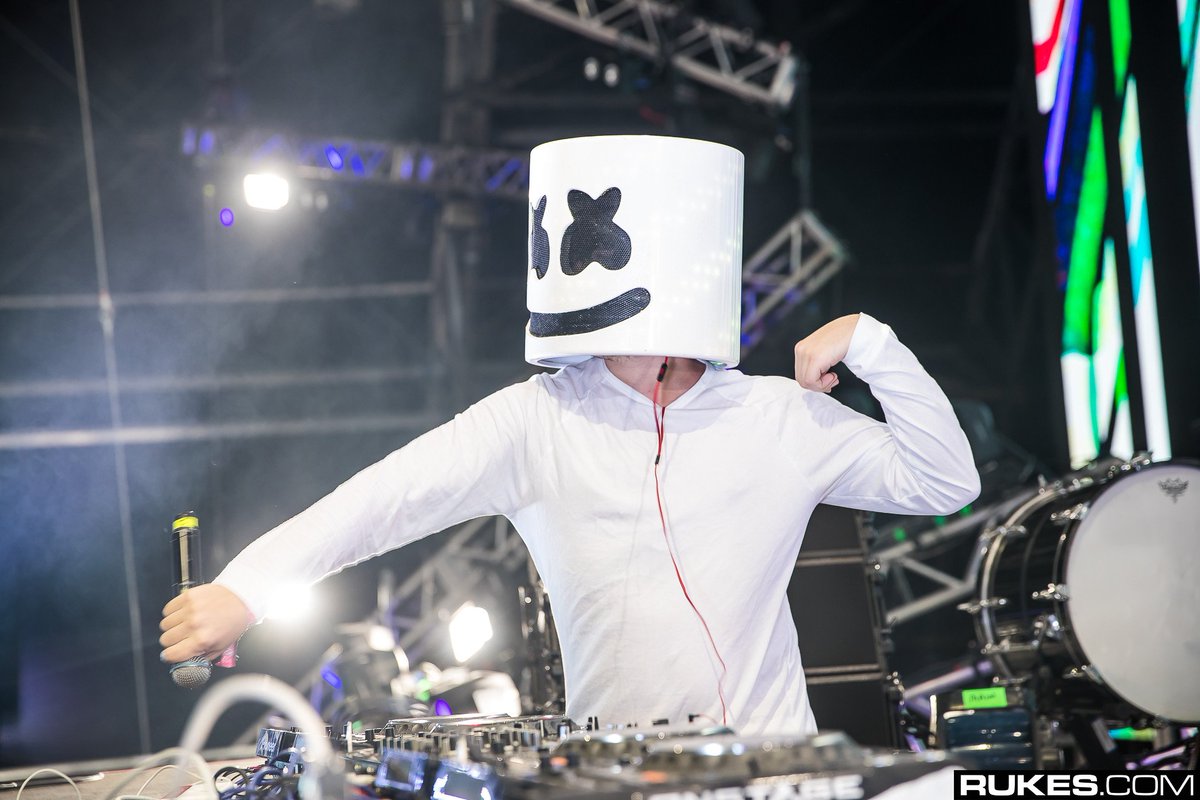 YourEDM's tweet photo. .@marshmellomusic Debuted His Next Single At @coachella Just Now With A Fiery Special Guest Performance - WATCH HERE
https://t.co/ncP1XBVMDH https://t.co/rZMwNIwq6e
