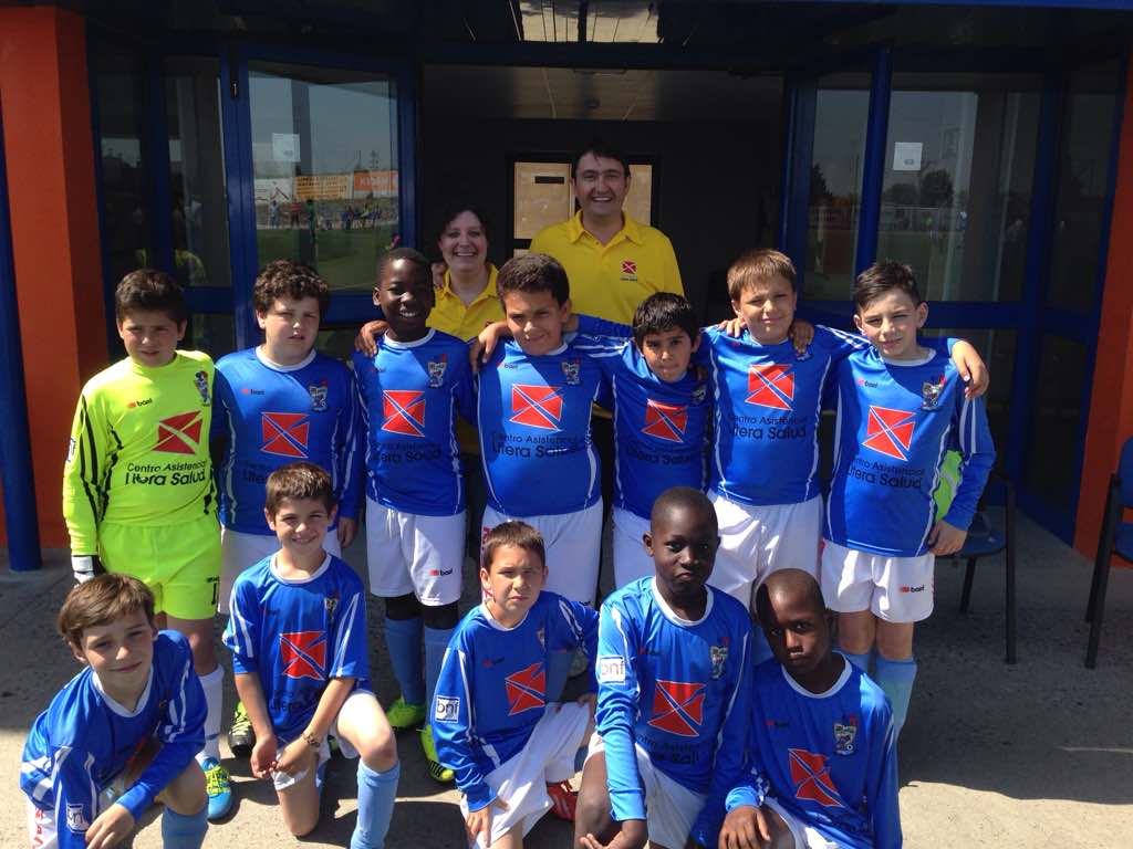 LiteraSalud's tweet photo. Días festivos, o casi. Hemos estado de partido con el @CFBBinefar
que siempre nos transmiten ilusión y deportividad. ¡Una gozada! #Binéfar https://t.co/dqjcCD0Uqj
