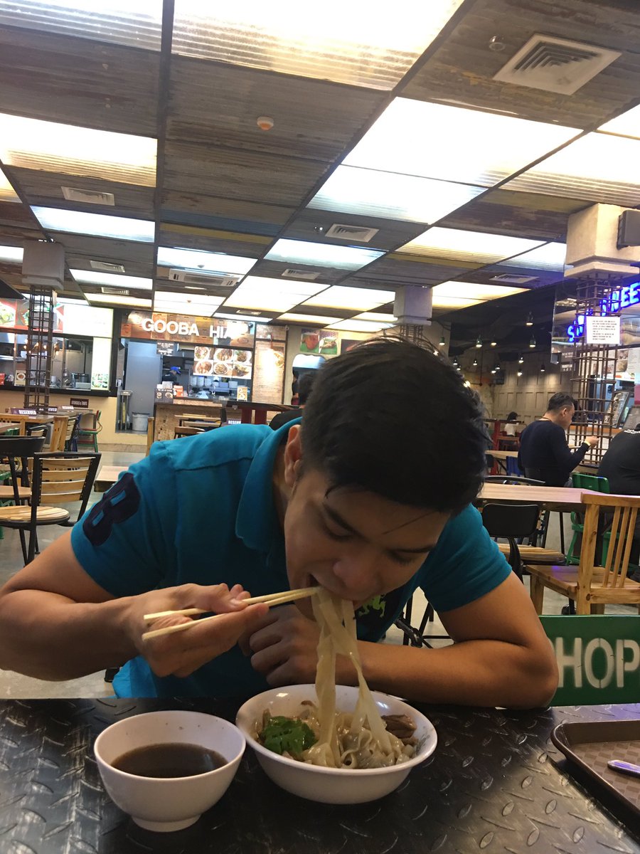 ChevinKleinC's tweet photo. Nyam nyam nyam!😋😝 https://t.co/gnOYzIn8iF