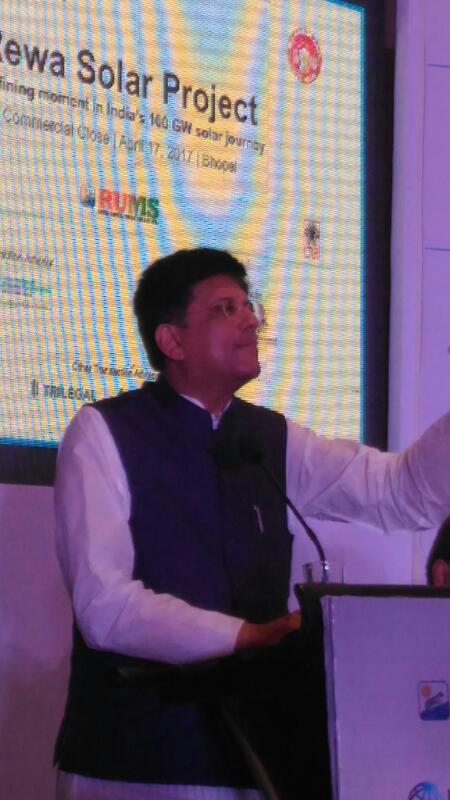 CMMadhyaPradesh's tweet photo. With Madhya Pradesh's cooperation, we are looking forward for production of 1 lakh MW energy by 2022.: Mr. @PiyushGoyal #RewaSolar https://t.co/BarVV2jxEx