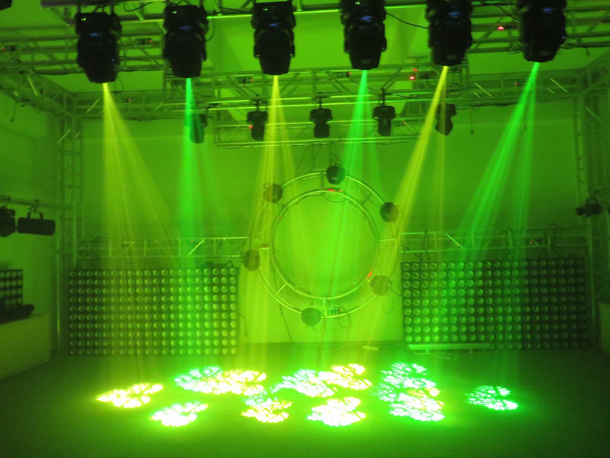 YuanQueena's tweet photo. #longlivejuno 90W led spot moving head light https://t.co/Ayu7PPt0qj