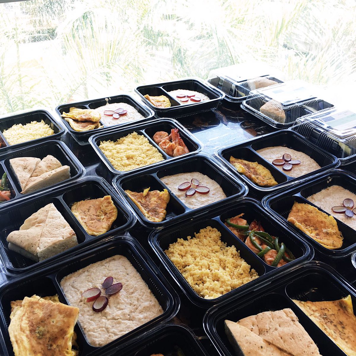 theaiveeclinic's tweet photo. #DrFood all ready for delivery! Start your week right with us. Balance is key👍🏻👌�� #BeChic #BeHealthy #AiveeCafe https://t.co/VfVfXoIzsR