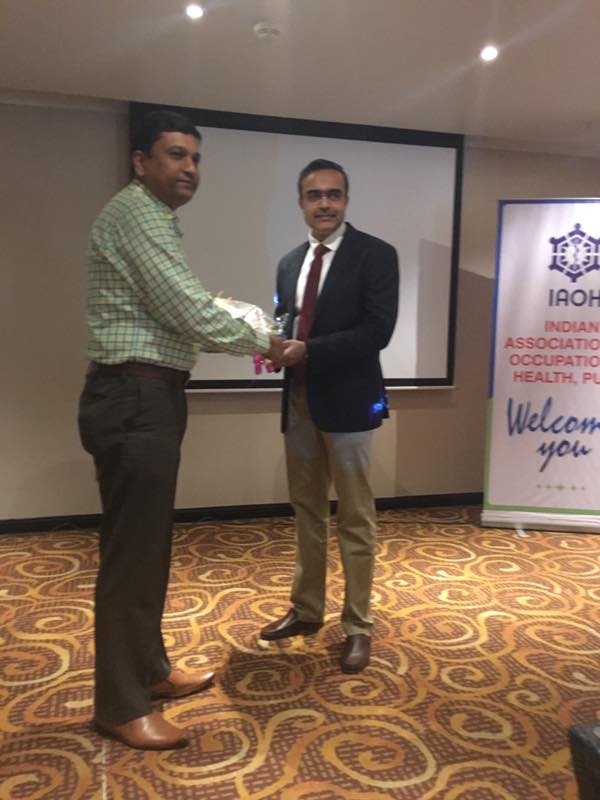 saishreeortho's tweet photo. #Dr_Neeraj_Adkar lecture on Newer techniques on #Joint_Replacements procedures organised by #IAOH, Pune.

@saishreeortho #Pune https://t.co/x9UM3NPnA5