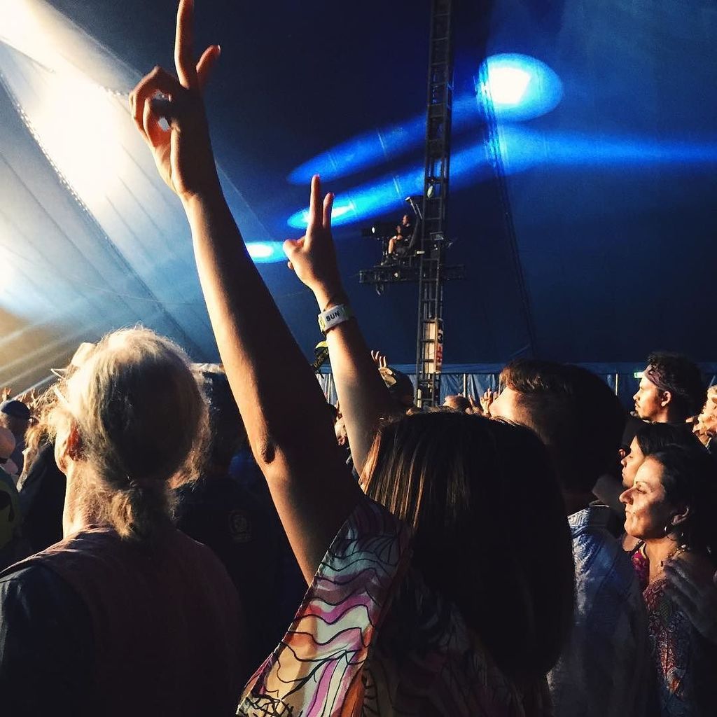 amberginja's tweet photo. Fede peaces out at Santana #bluesfest2017 https://t.co/dQlE98iE8I https://t.co/hyhrPn7EgC