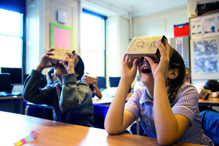 Educ_Technology's tweet photo. Sophie Beyer asks, when will #education adopt headsets and which will be their preferred reality; #VR, #AR or mixed? https://t.co/ZPQbRLYHIy https://t.co/okRjj2p41h