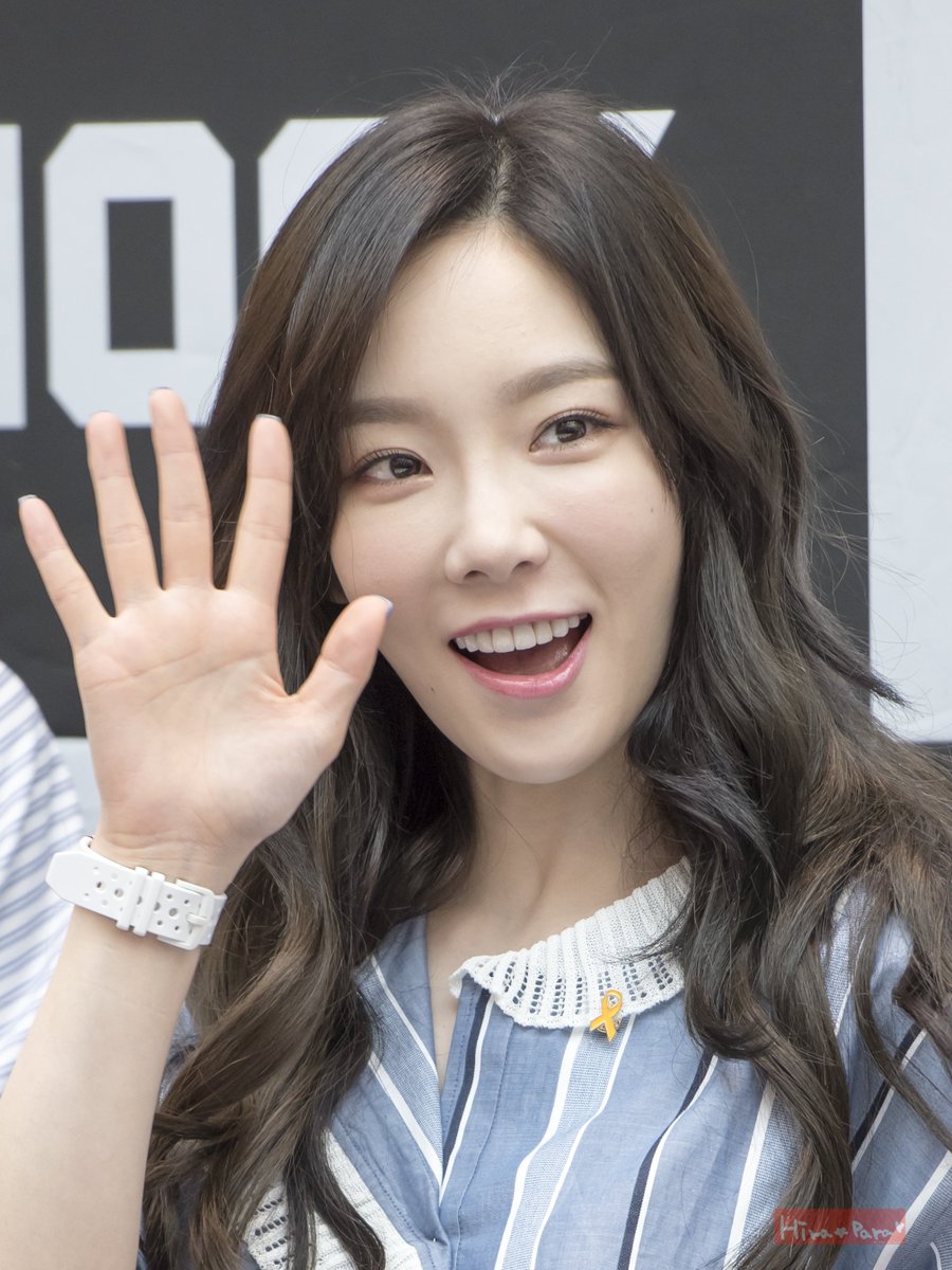 [PIC][16-04-2017]TaeYeon – Sunny – Tiffany – HyoYeon và SooYoung tham dự buổi Fansign cho “G-SHOCK CRAZY TOUGHNESS” vào chiều nay - Page 7 C9m_fI0U0AAAIq-