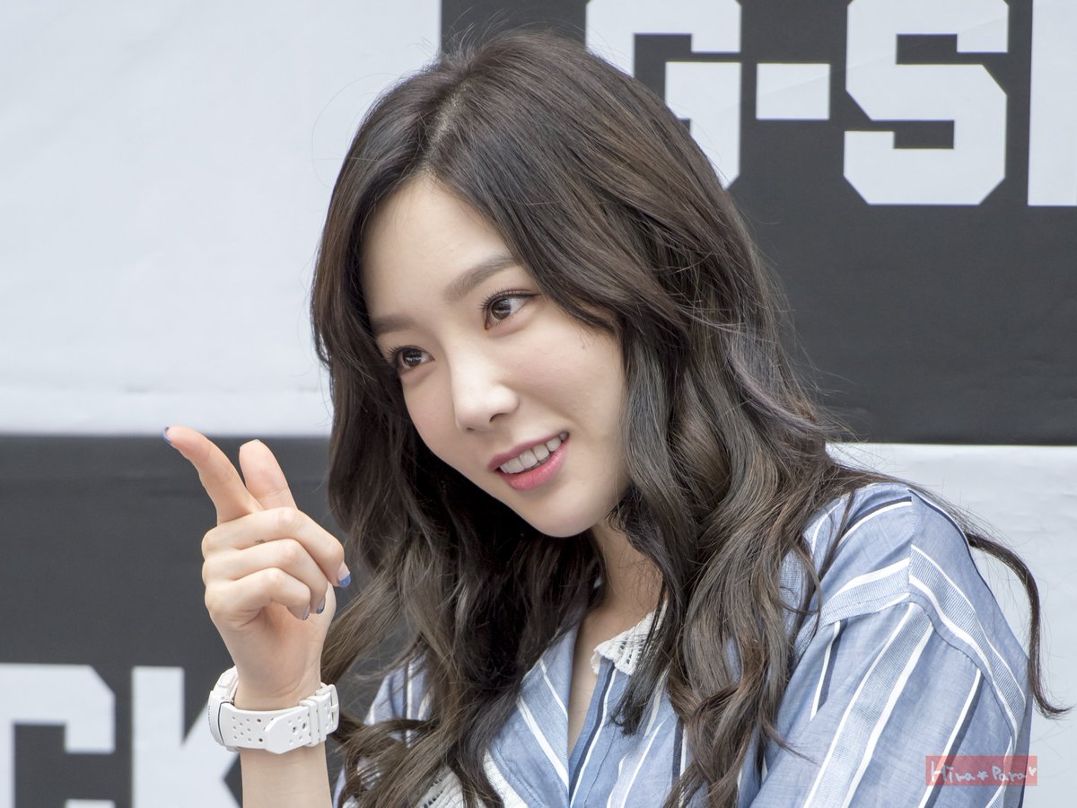 [PIC][16-04-2017]TaeYeon – Sunny – Tiffany – HyoYeon và SooYoung tham dự buổi Fansign cho “G-SHOCK CRAZY TOUGHNESS” vào chiều nay - Page 7 C9m_glGVoAAFQQD