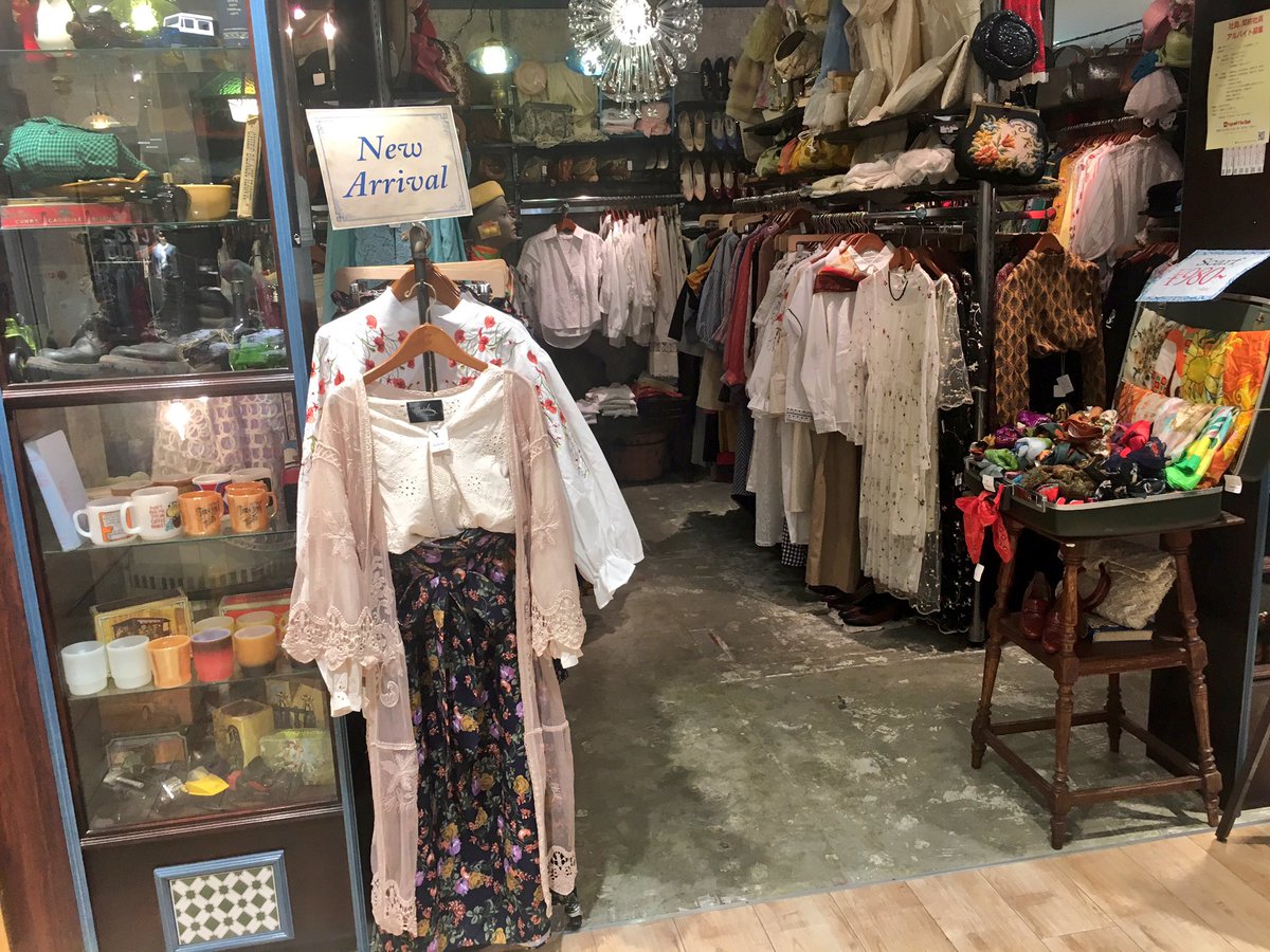 名古屋parco 名古屋パルコ 南館5f トップオブザヒル レディース メンズ共に新作入荷してきております 刺繍が可愛いブラウスは一目惚れです 名古屋parco 名古屋パルコ 南館5f トップオブザヒル レディース メンズ共に新作入荷してきております 刺繍が可愛いブラウスは一目惚れです