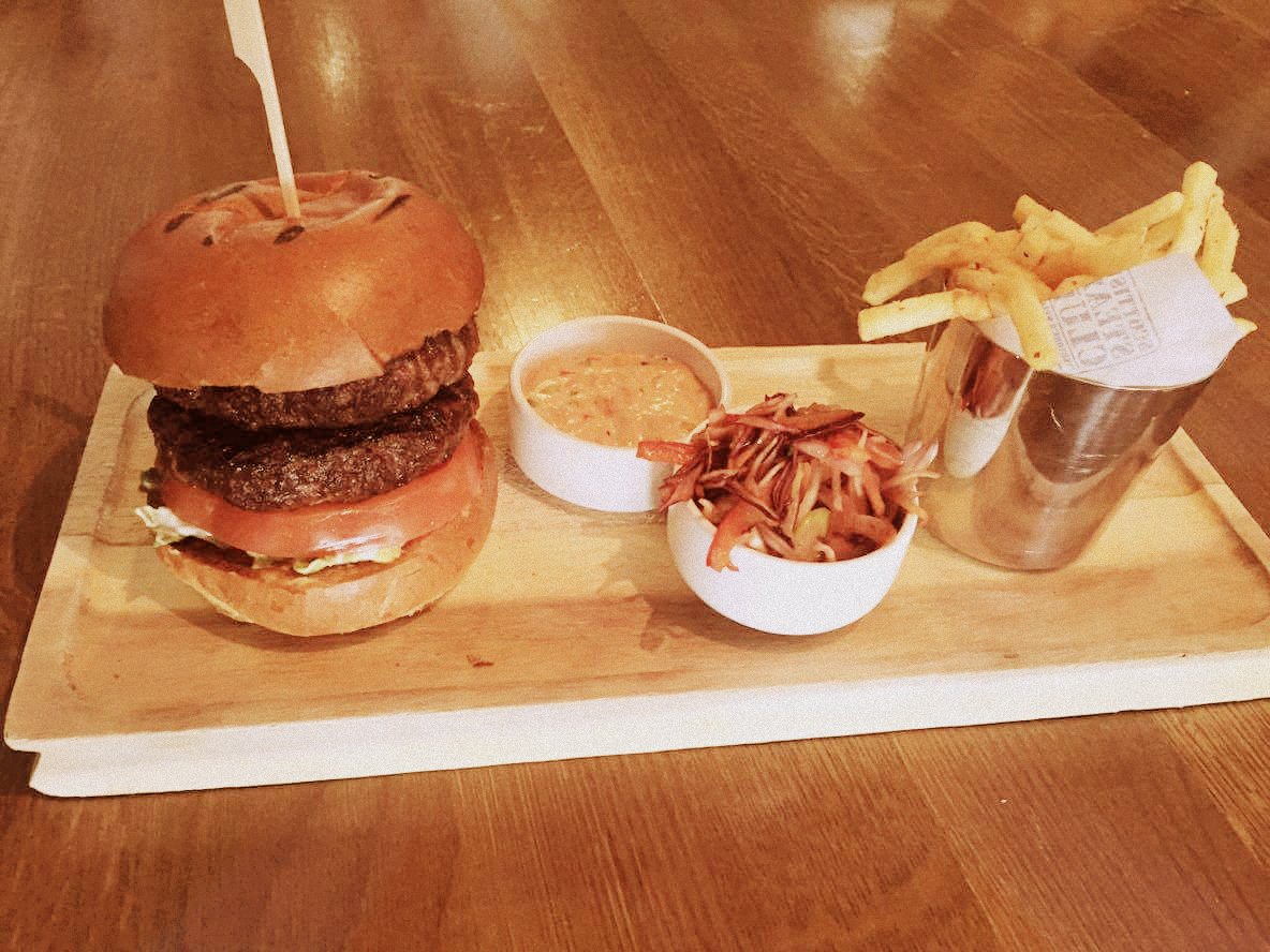 MacWindsor's tweet image. Happy #bankholidaymonday! In #Windsor today? Why not stop at Caleys for a treat after visiting Windsor castle? bit.ly/2ixBK5N