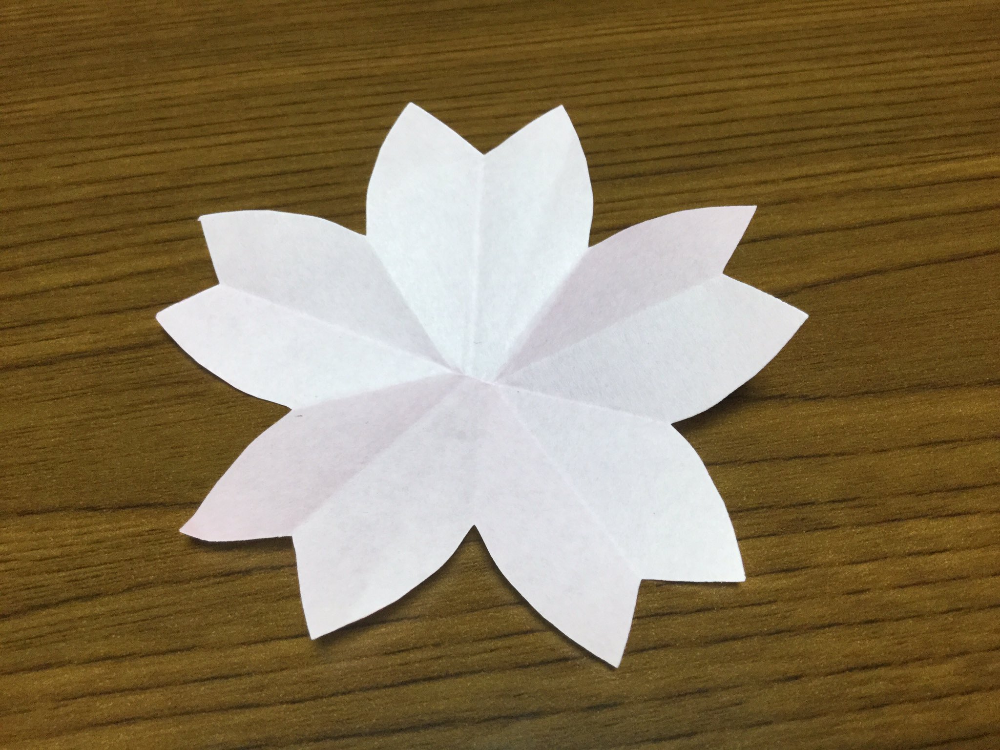 コナン 平和推し 折り紙 桜の花びら の切り方 簡単なのでお子様にも作れます おりがみぶろぐ T Co Qnysrasg5z T Co 81ckufwoen Twitter