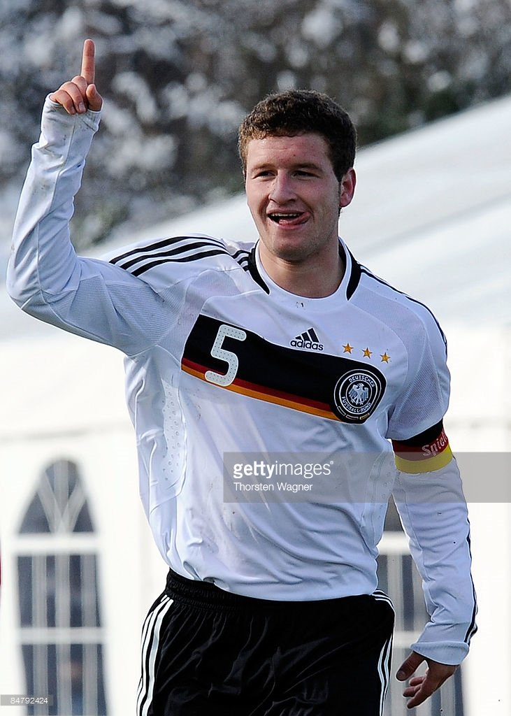 Happy Birthday to Shkodran Mustafi! 
