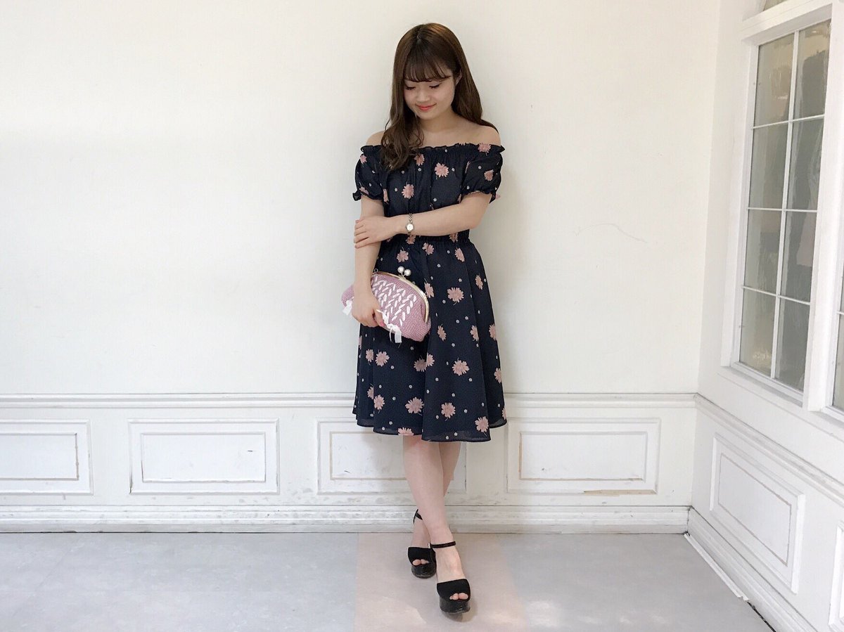 Dazzlin近鉄pass E店 大人気ワンピース ドットマーガレットオフショルワンピース 7 900 Tax 今から夏まで長く使えるワンピースが 大人気です ぜひ一度見にいらしてくださいね Dazzlin