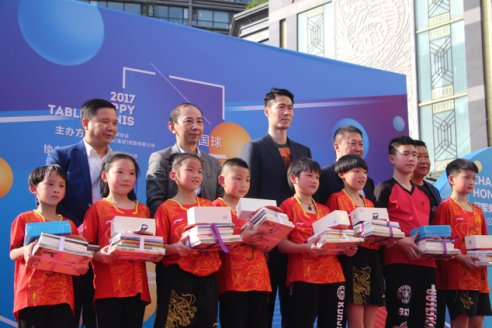 WuxiCity's tweet photo. Olympic champions #WangLiqin and #MaLin appear at #Wuxi #Yaohan to promote “Happy #TableTennis” culture. #ittf https://t.co/C2AviemBF8