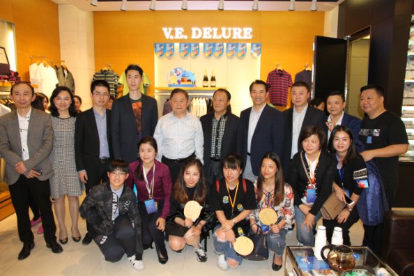 WuxiCity's tweet photo. Olympic champions #WangLiqin and #MaLin appear at #Wuxi #Yaohan to promote “Happy #TableTennis” culture. #ittf https://t.co/C2AviemBF8