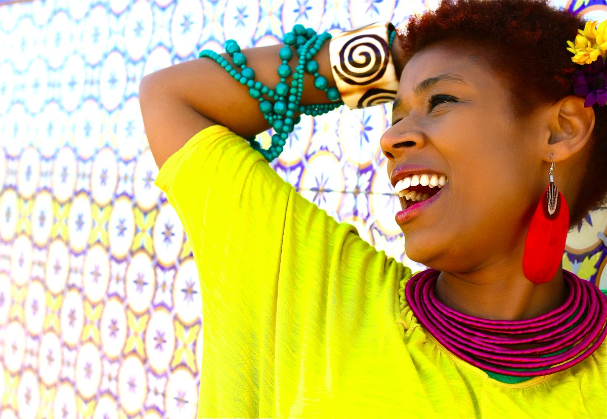 wiriko_org's tweet photo. #DíaDeLasAméricas @carmensouza habla de su música como fruto de las rutas esclavistas entre África, América y Europa https://t.co/Oj4lLoauiX https://t.co/mOqrxdtYeZ