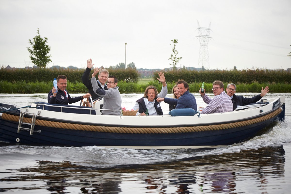 Vanmiddag nog even het water op? Wij hebben nog diverse #sloepen beschikbaar.