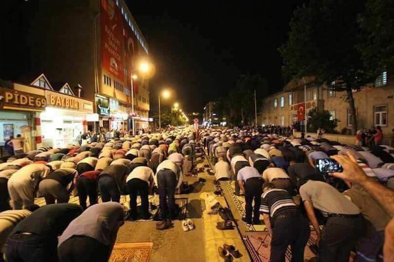 %81 ile rekor kıran
Bayburt halkından 'ŞÜKÜR NAMAZI'..