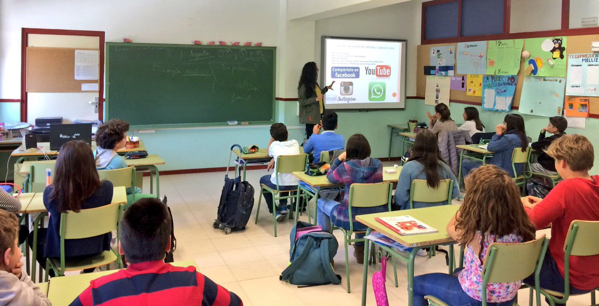 cfievalladolid's tweet photo. Los alumnos del Programa cibermentores #IES Parquesol compartiendo formación #ciberseguridad en CEIP Profesor Tierno Galván #Se_Con_Tic https://t.co/TmpM8Za7TJ