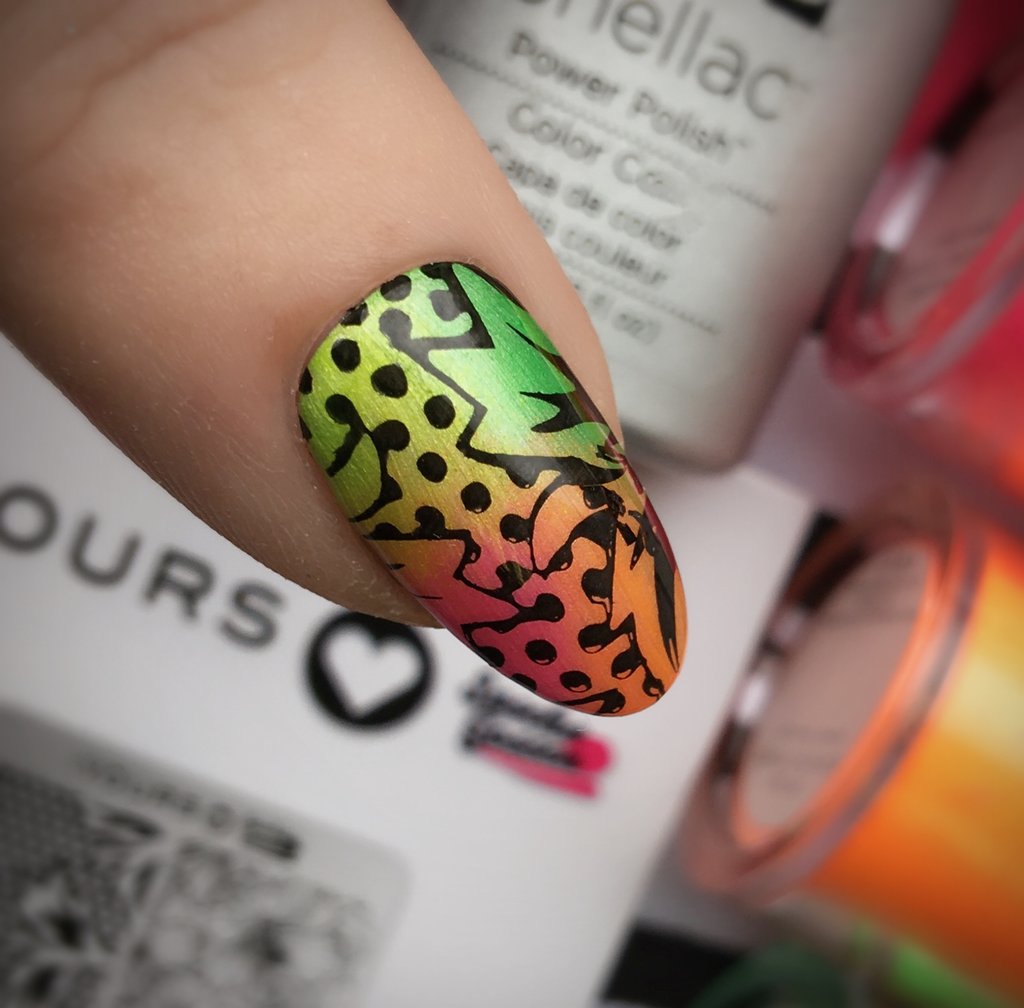 Love this Neon Pop look by <a href="/Fee_Wallace/">Fee Wallace</a> - using the new :Yours Loves Sascha Blooming Four Plate

 GET THE LOOK: buff.ly/2p0YAGo