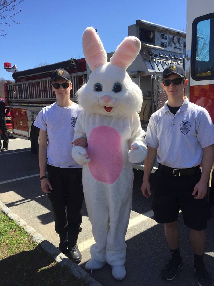 MontvilleTAP's tweet image. @MontvilleTwp Montville Fire Dept R.E.A.C.H. @PDExploring  #StPius bring Easter Bunny to town  tapinto.net/towns/montvill…
