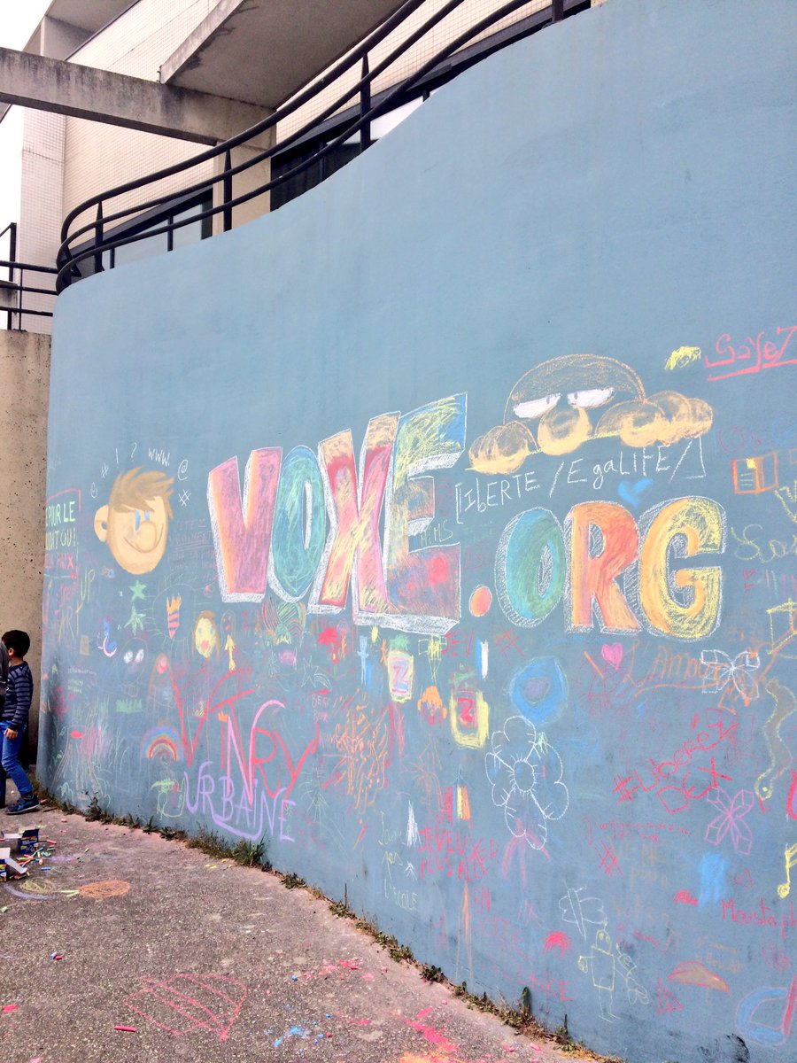 gaetbdb's tweet photo. Un beau moment de partage, merci ! #voxetour #jevoxe @Voxe @philouwer @StreetArtUp @VitryNUrbaine https://t.co/1NT6xQTGg5