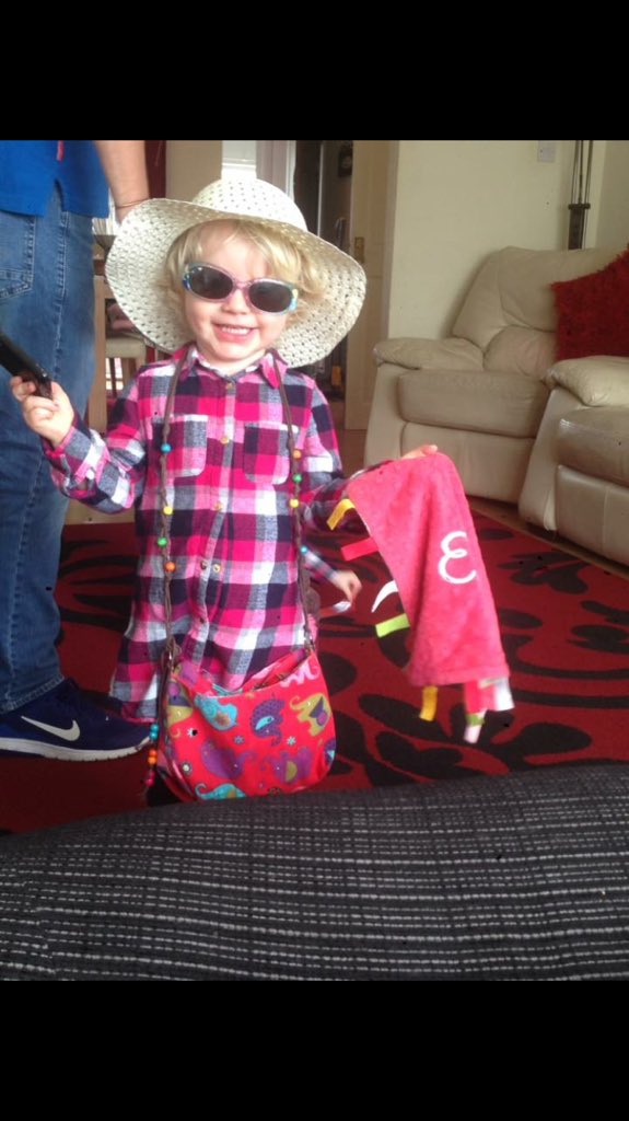 kateharvey11's tweet photo. When your twin nieces could pass as extras on @BenidormTVshow 😂 https://t.co/aL5yhWJ1HZ