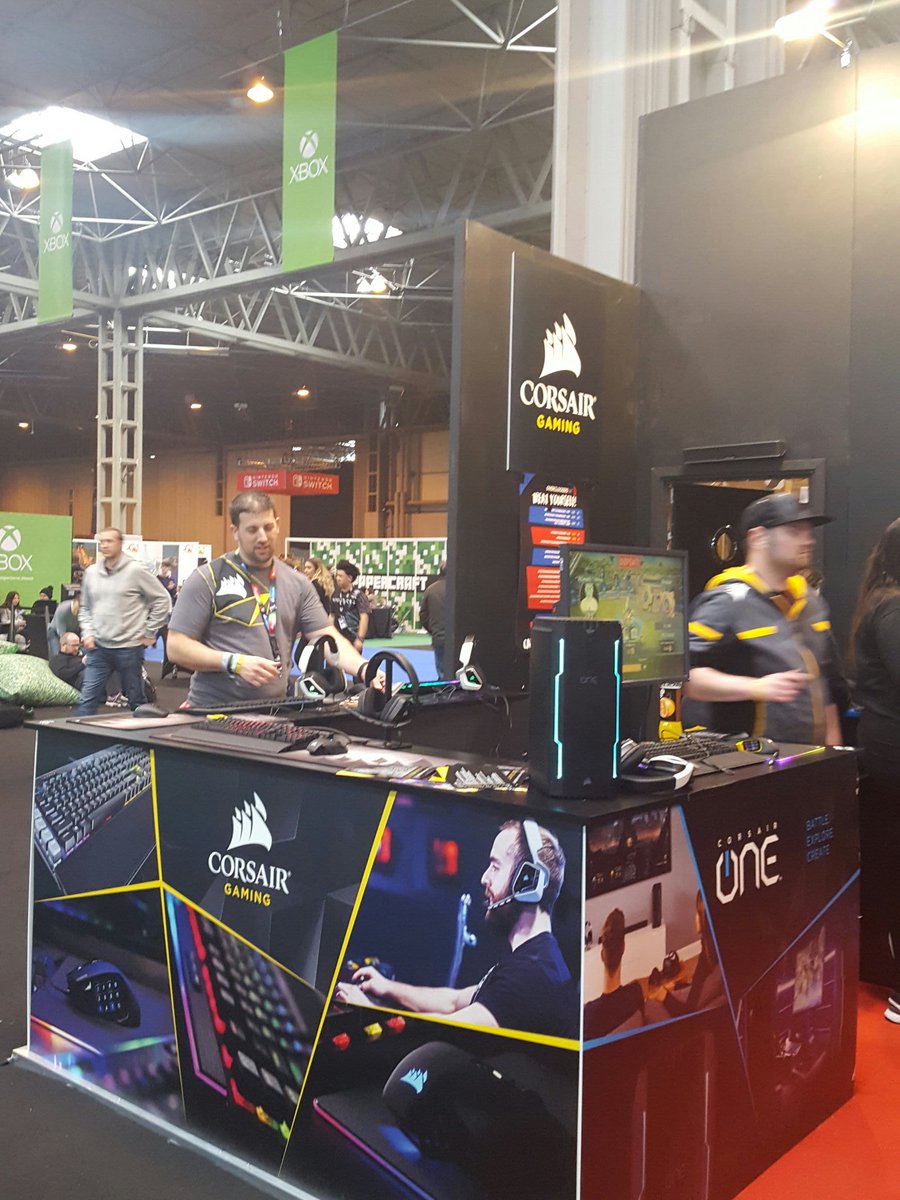 BoMenzzz's tweet photo. Come to THIS stand and have a photo taken with me and some SWEET RGB GLASSES! For a chance to win a free @CORSAIR mouse 💛 #RGBselfie 💛 https://t.co/yFYvslbOeq