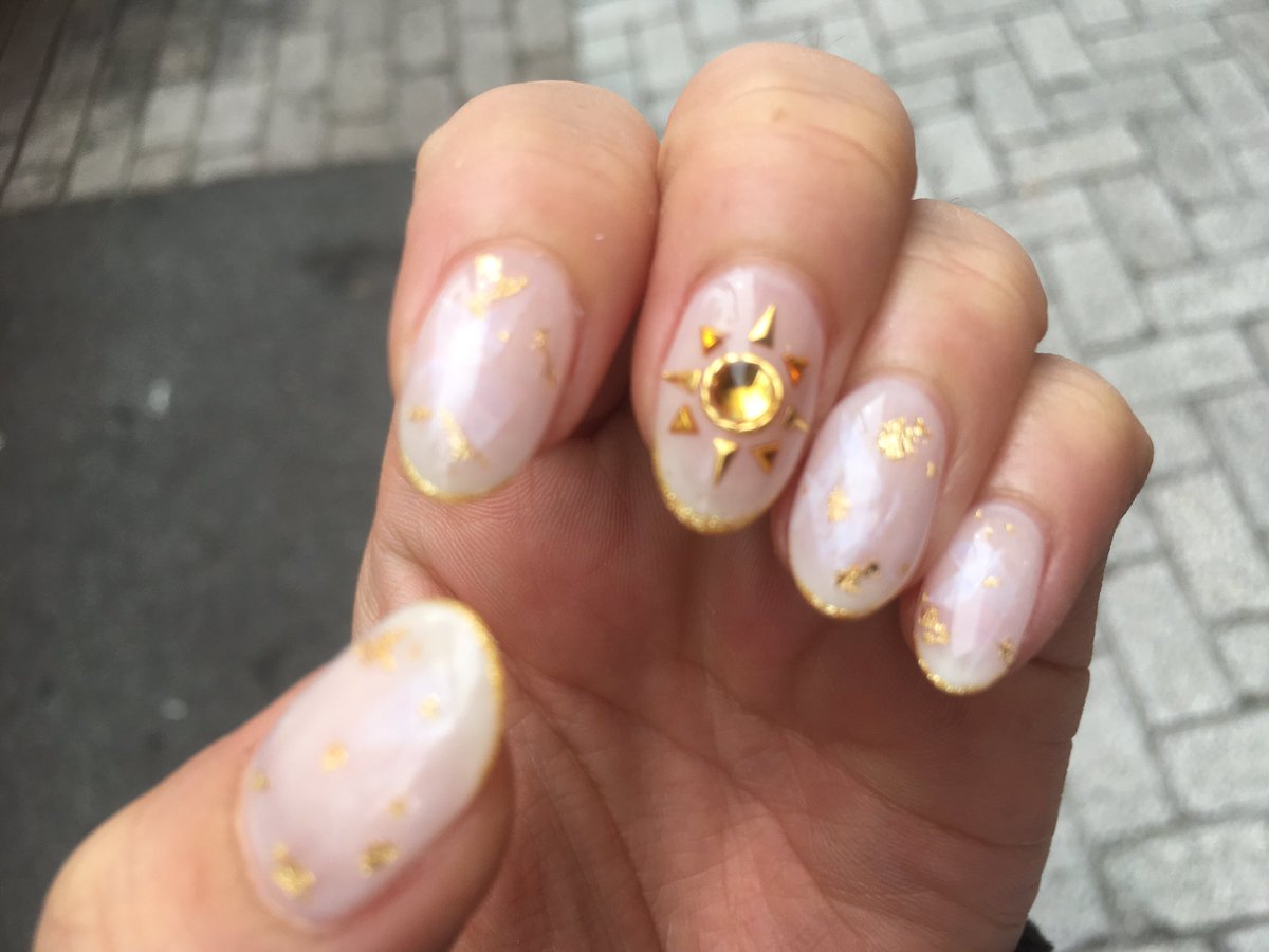 Mak Sur Twitter New Nail S ラプンツェルをイメージした 太陽がポイントです 髪も暗くしました 明日またあげます 髪は 明日までのお楽しみ ディズニー ラプンツェル ネイル ヘアカラー 夏