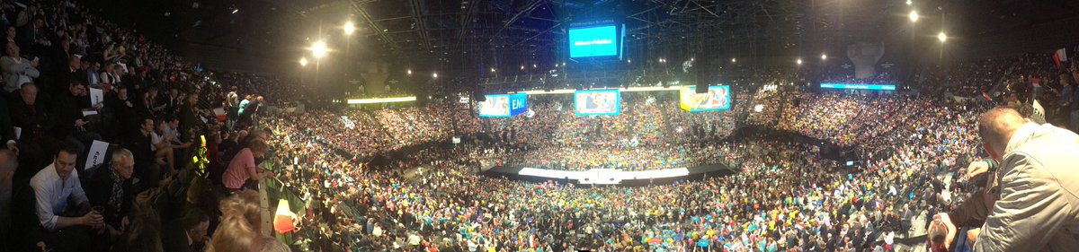 maudgatel's tweet image. Il y a beaucoup, beaucoup de monde à Bercy. Dedans et dehors. Et une ambiance qui n&apos;a rien à envier aux plus grands concerts. @MoDem_Paris
