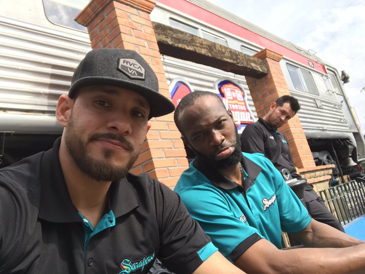 dany_rodriguezm's tweet image. Si, así lucimos después de un viaje de 15 horas y faltan 4  wow #baseballproblems @Just_1_Greene @bernylopez14