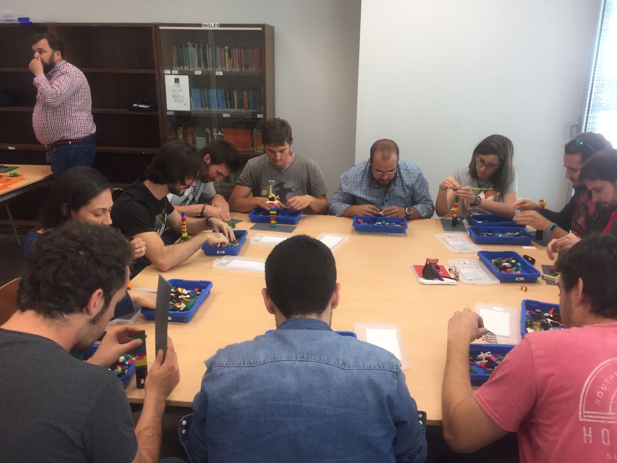 emprendeucodc's tweet photo. ¡Que nos mola un #LEGO en #ucoyuzz!
Construimos nuestras empresas con estos juguetitos 😜 @Yuzzing #CordobaEsp https://t.co/wlAxtpTY51