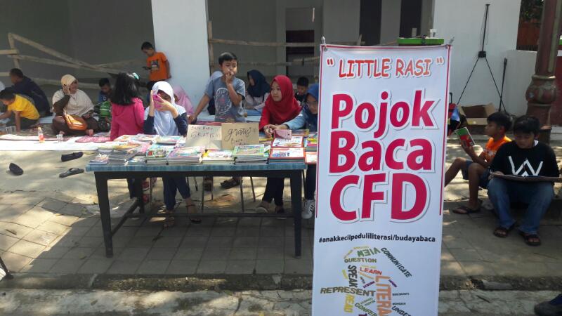 anaku yg di sd &amp; smp inisiatif mendirikan pojok baca di car free day " Little rasi" #pedulibaca alya-nadwa-al fitra <a href="/NajwaShihab/">Najwa Shihab</a> <a href="/MataNajwa/">Mata Najwa</a>