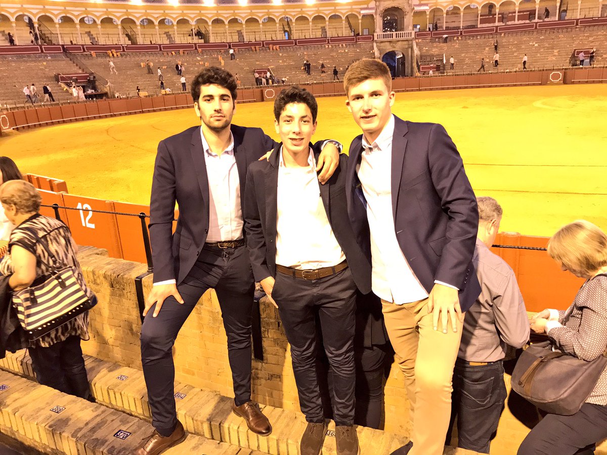 Ayer fue un día grande, único e irrepetible. Pude conocer por primera vez la Real Maestranza de Sevilla. Sueño con toca ese albero...