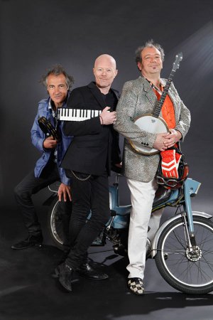 les_escrocs's tweet photo. Joyeuses #Pâques ! 🤘Et n'oubliez pas : nous partons dans le Sud. Le 28 avril, nous serons à #Montpellier >> https://t.co/0TxxjXnkwG https://t.co/CXiz8fQ2tY