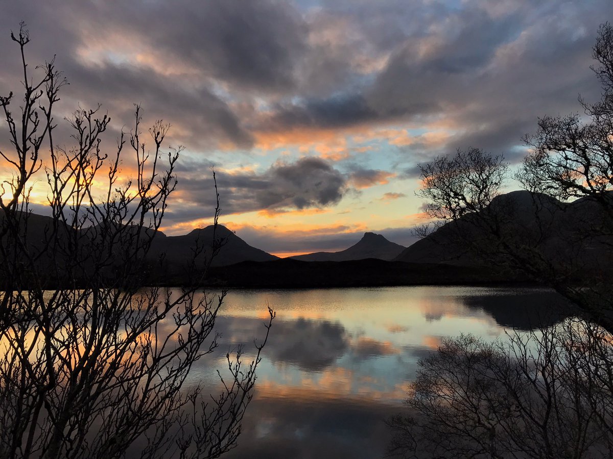 skyeles's tweet image. 12 hours apart at #stacpollaidh @WindyWilson88