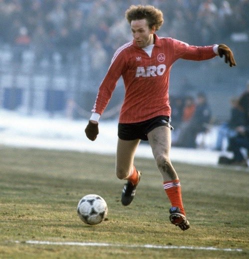 exclubberer's tweet photo. René #Botteron 🇨🇭 spielte die BL-Saison 1982/83 beim #FCN. Er wurde 32 mal eingesetzt und erzielte 1 Tor. Im DFB-Pokal bestritt er 1 Spiel. https://t.co/xIU3nzHMGY