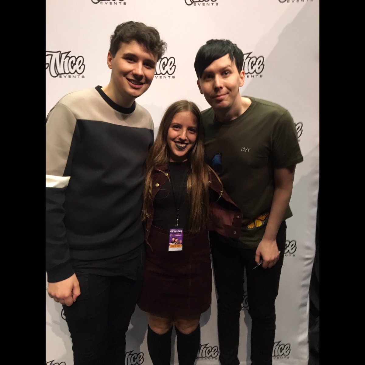 livrose__'s tweet photo. @danisnotonfire @AmazingPhil thank you for still waiting to meet me after I fainted front of you I'm still so sorry. Too kind of you guys xx https://t.co/sEMCOqzIY3