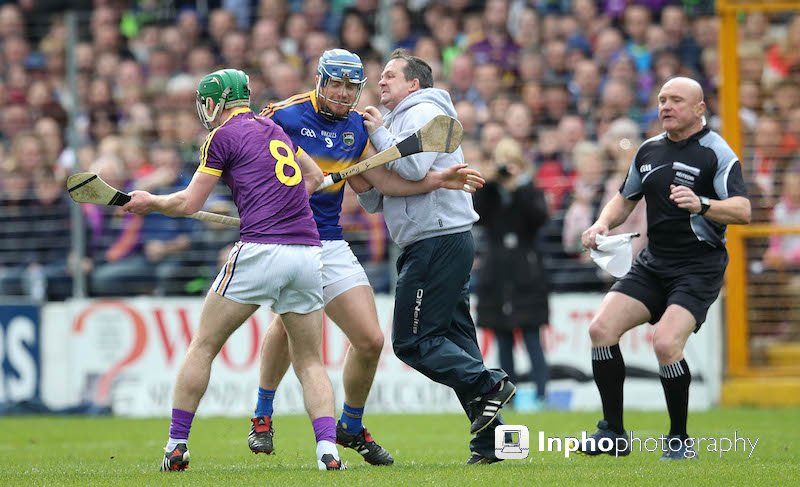 'I thought he should be put up into the stand' - Davy Fitz verdict from ex-Cork star bit.ly/2ohRihG