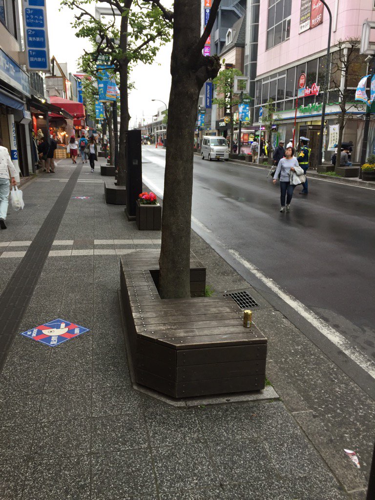 matt_a7's tweet image. I like these tree protectors/benches in Tokyo. #sitTO