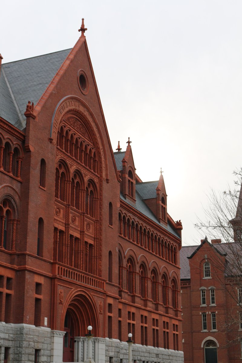 UVMBizSchool's tweet photo. Welcome to #UVM admitted students and families on this spring day! #UVMasv https://t.co/cozP0E3QDp