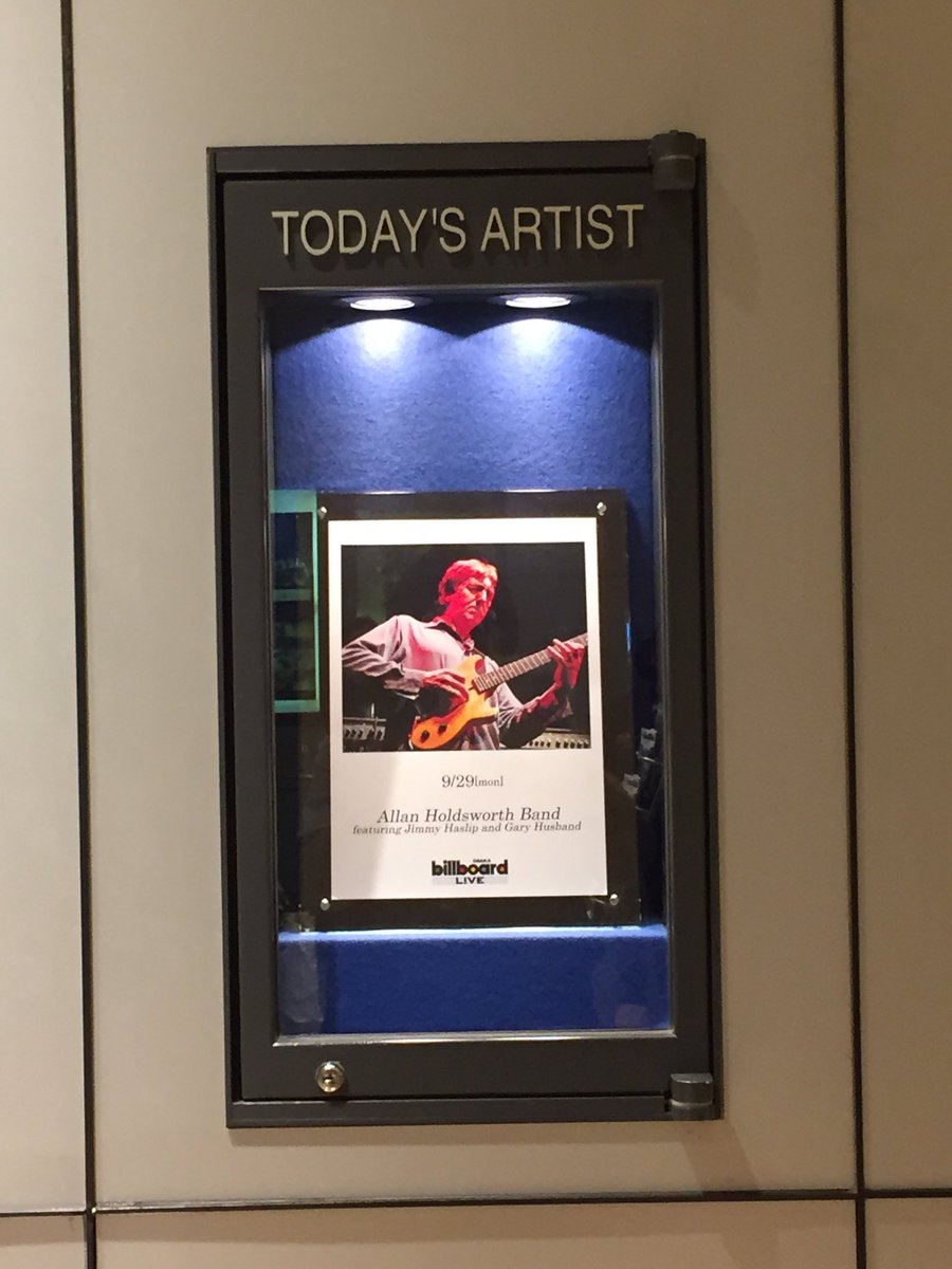 kei_logic's tweet photo. RIP. AllanHoldsworth.
  #AllanHoldsworth 
Live at Osaka,Japan at 29/9/2014. https://t.co/dPAW1qJCRj