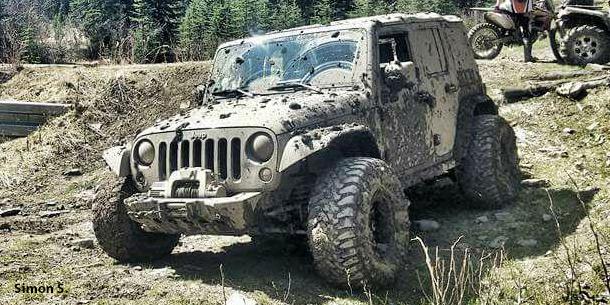 Jeep's tweet image. Our kind of bath. #MuddyMonday