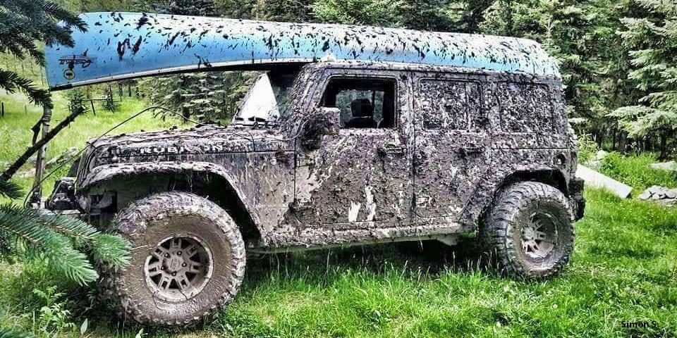 Jeep's tweet image. Our kind of bath. #MuddyMonday