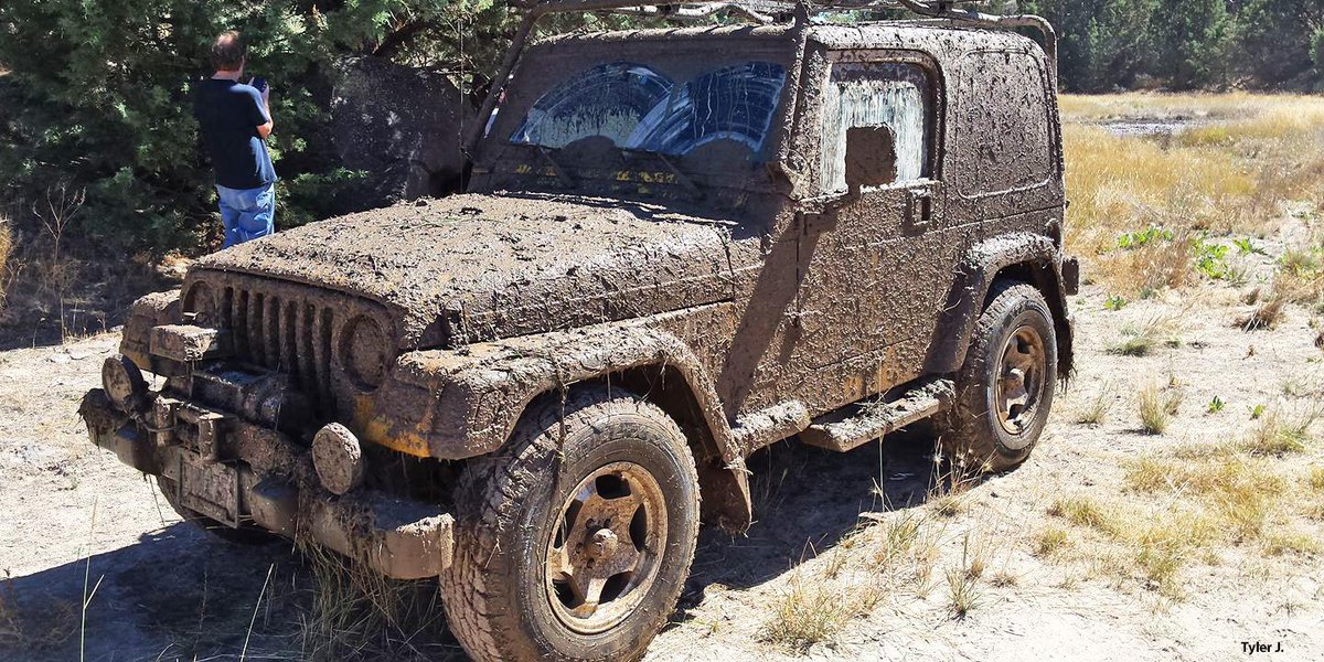 Jeep's tweet image. Our kind of bath. #MuddyMonday