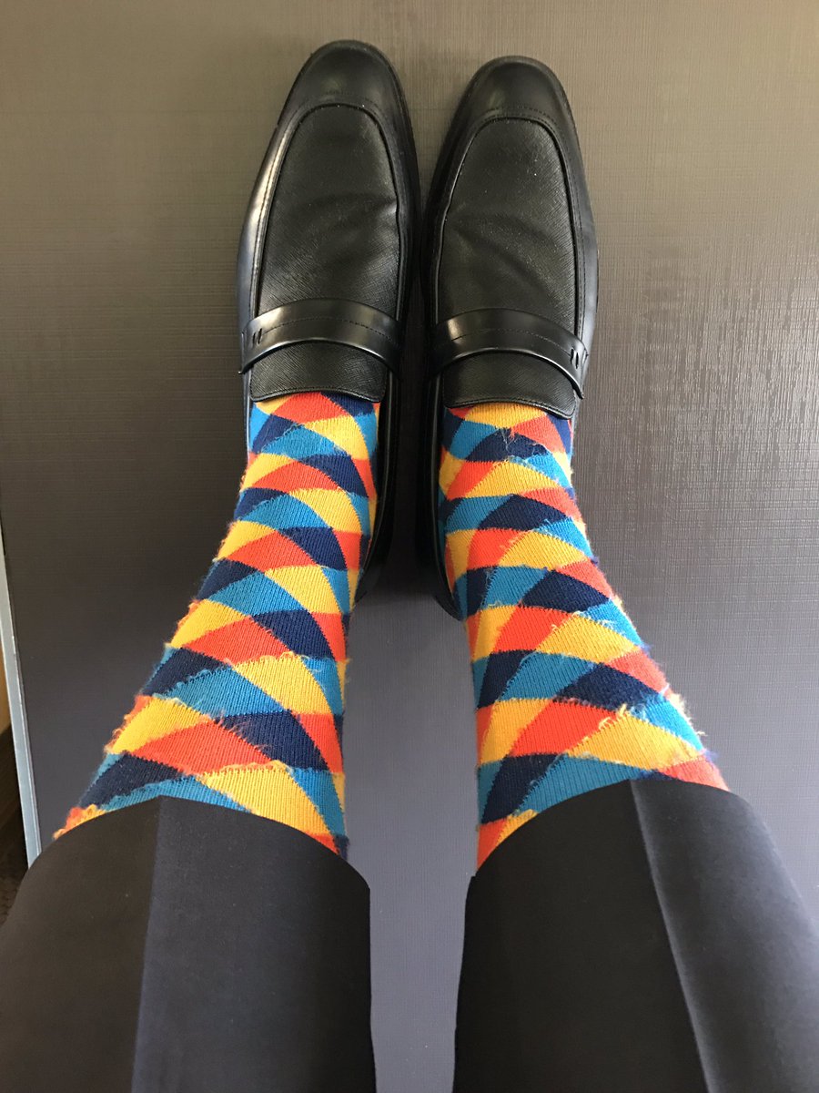 firecracker459's tweet photo. Spring socks for a spring day..#paulsmith #onedoeswantahintofcolor https://t.co/JFpsbRVsxw