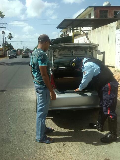 Prensa_PEB's tweet photo. #AquíEstáElTrabajo
#AquíEstáLaGestión
#AzulesPEB Activados #OperativoDeSeguridad Chequeo de Personas y Vehículos https://t.co/V2YpzLoGg5